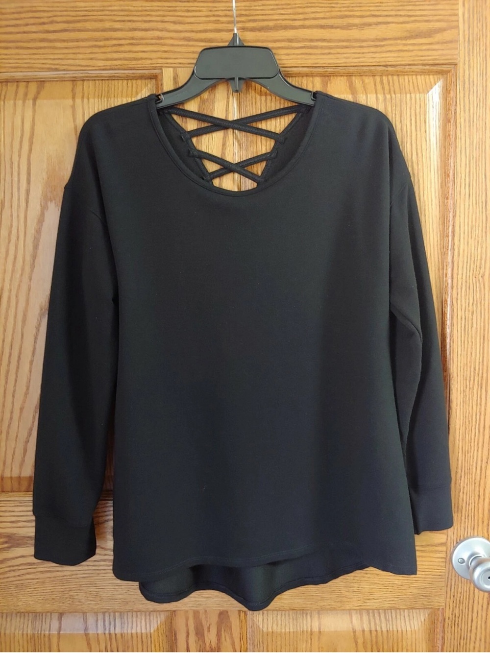 Danskin Women’s Black Crisscross Back Pullover Top